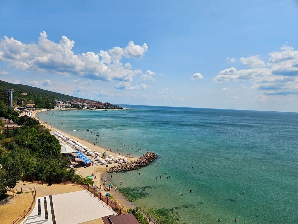 Luxury panoramic apartment on the first line of the sea with two bedrooms and an enormous terrace