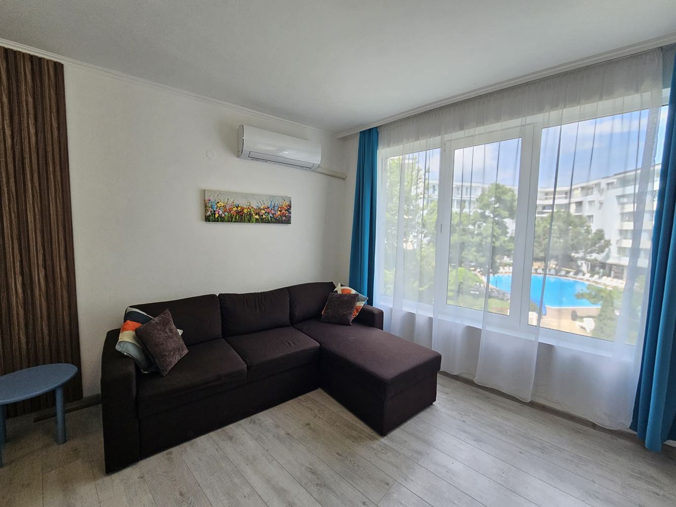 Only 100 meters from the sea! Spacious one-bedroom apartment overlooking the pool in one of the most sought-after complexes in Sunny Beach