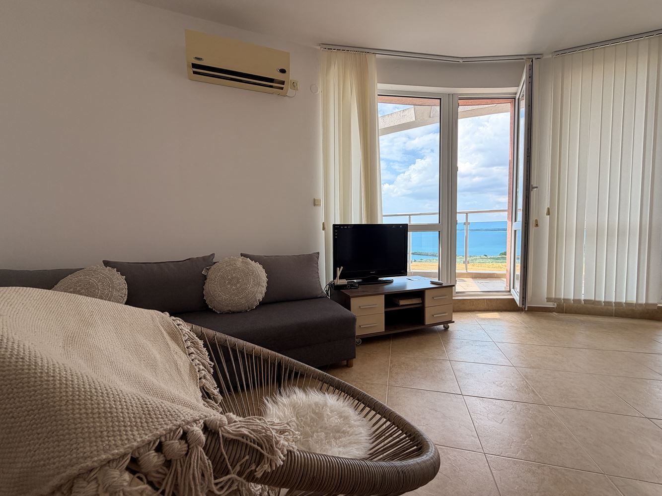 First Line with a Beautiful Sea Panorama – Spacious One-Bedroom Apartment with Two Terraces