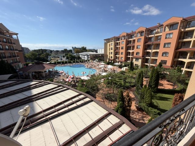 Sunny Beach: Spacious One-Bedroom Apartment with Pool View, 400 Metres from Cacao Beach