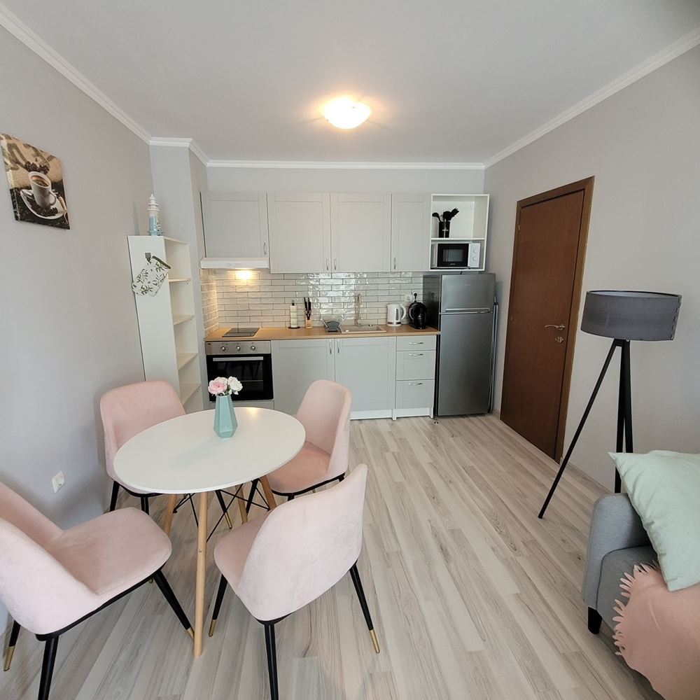Cozy one-bedroom apartment with new furnishings in a gated complex near the sea in Elenite Resort