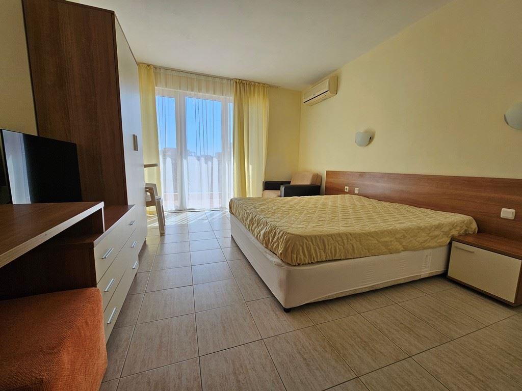 Stylish studio with panoramic pool view in Sunny Beach – ready for living and investment