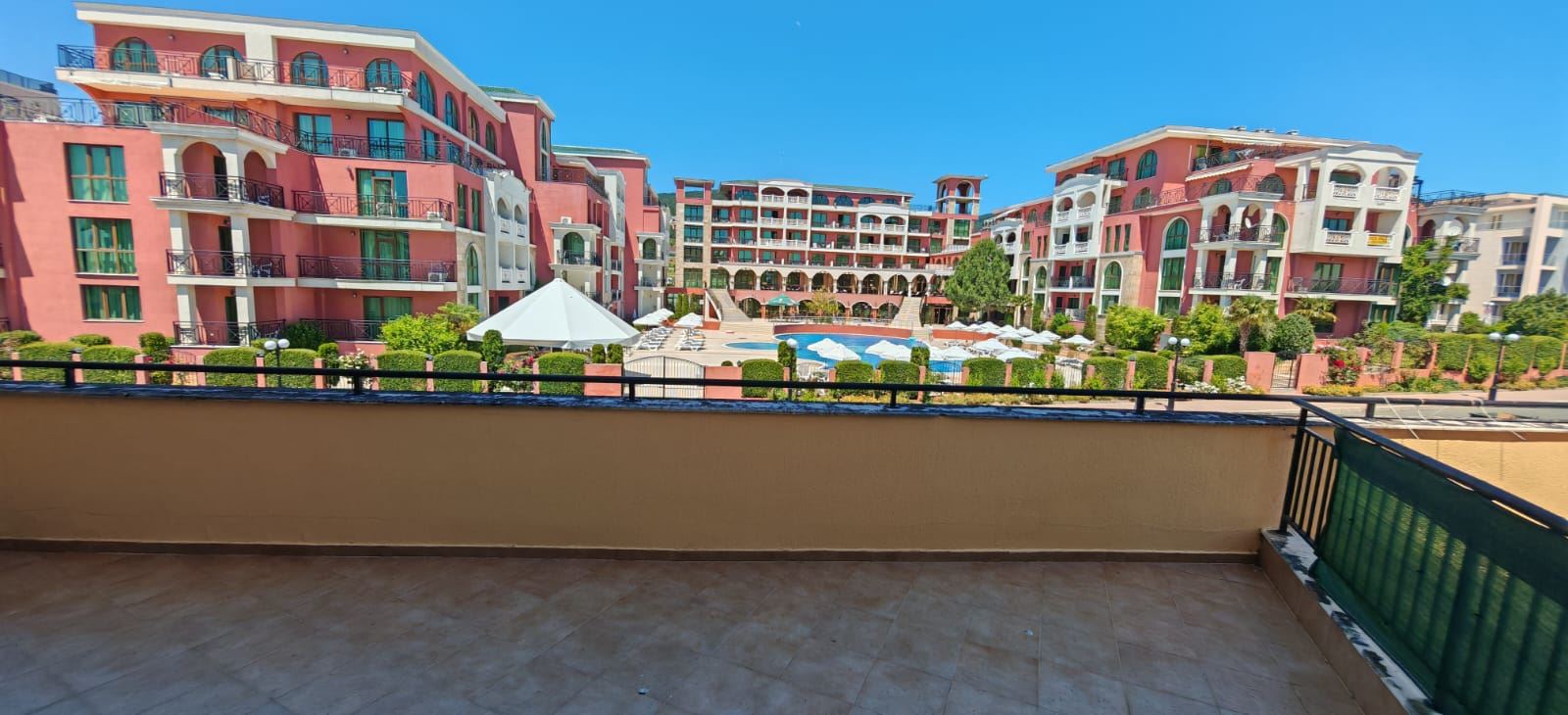Three-room apartment 200 m from the sea in Sveti Vlas with two terraces and partial sea view