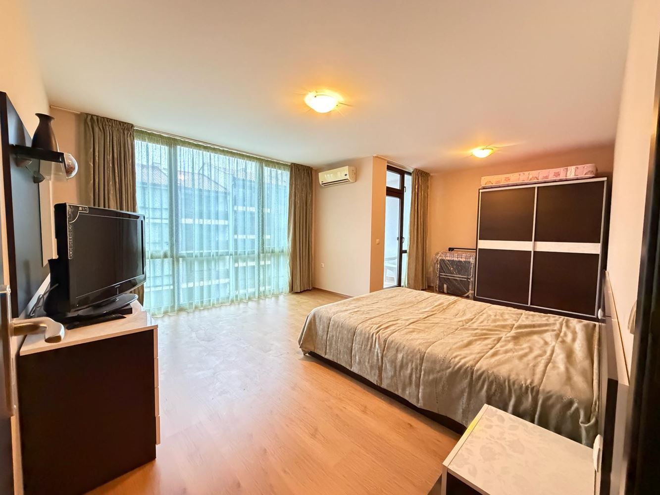 Spacious three-room apartment in Nessebar – fully furnished, in a quiet and fast-developing area near the sea