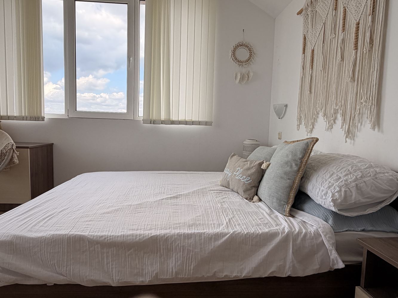 First Line with a Beautiful Sea Panorama – Spacious One-Bedroom Apartment with Two Terraces