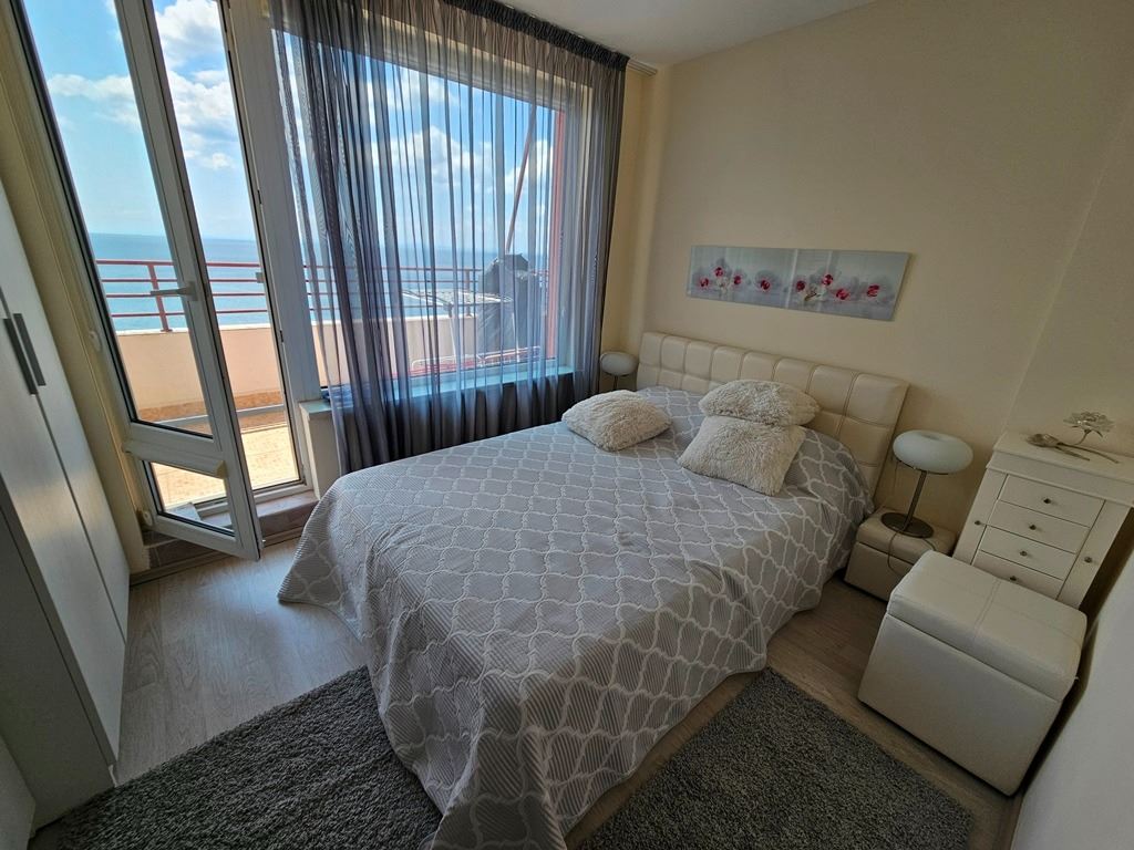 Luxury panoramic apartment on the first line of the sea with two bedrooms and an enormous terrace