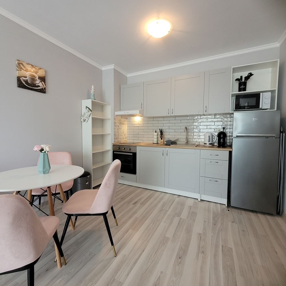 Cozy one-bedroom apartment with new furnishings in a gated complex near the sea in Elenite Resort