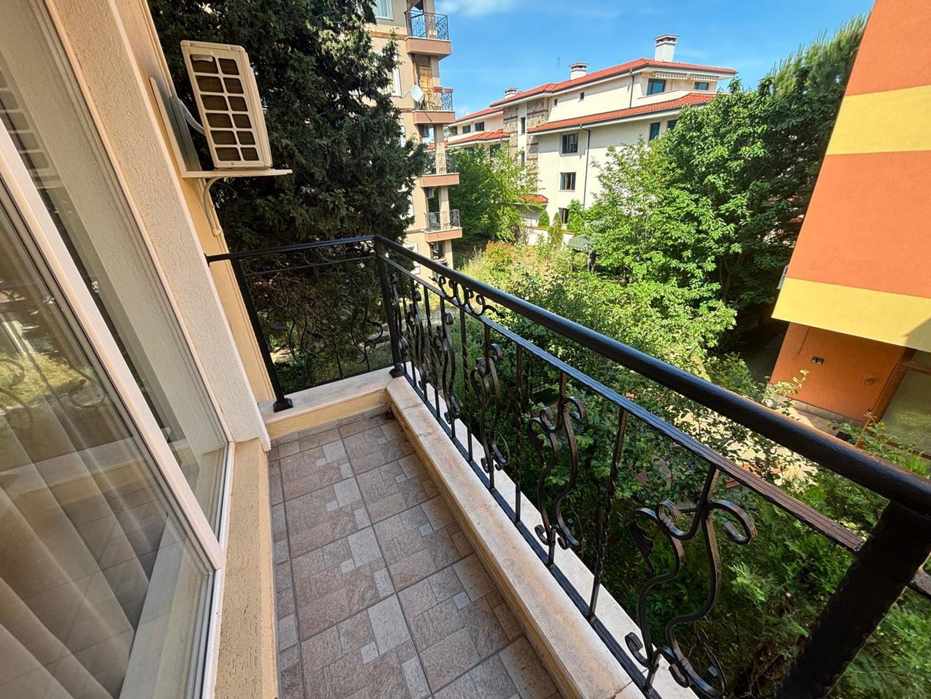 One-Bedroom Apartment on a Quiet Street in Ravda – Just Steps from the Sea