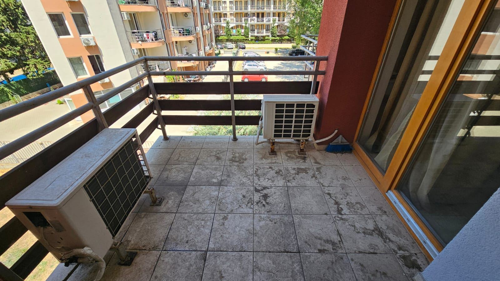Two-Bedroom Apartment with No Maintenance Fee, Right Next to a Supermarket