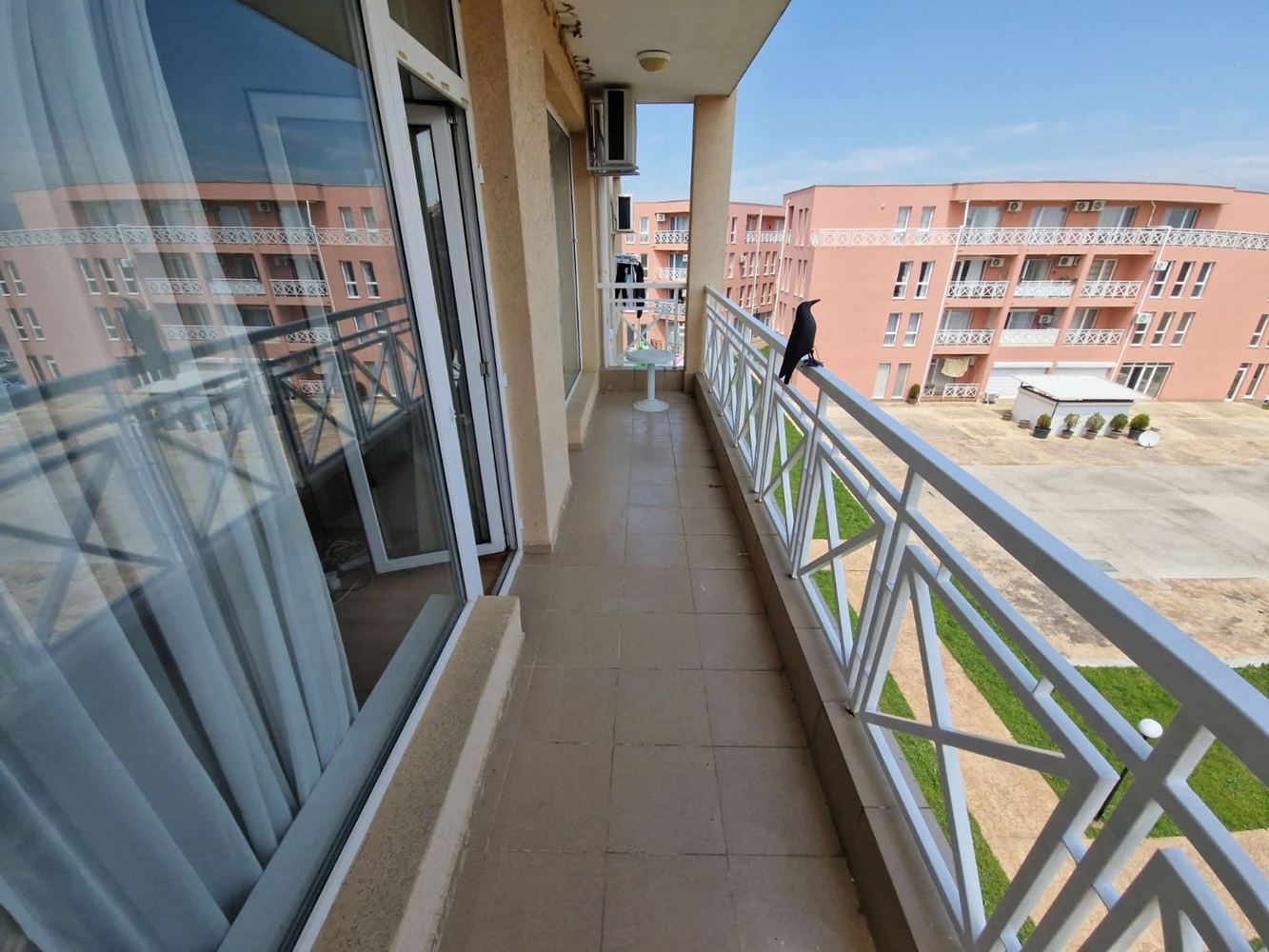 One-bedroom apartment with pool view in an excellently maintained complex – ideal for vacation and investment