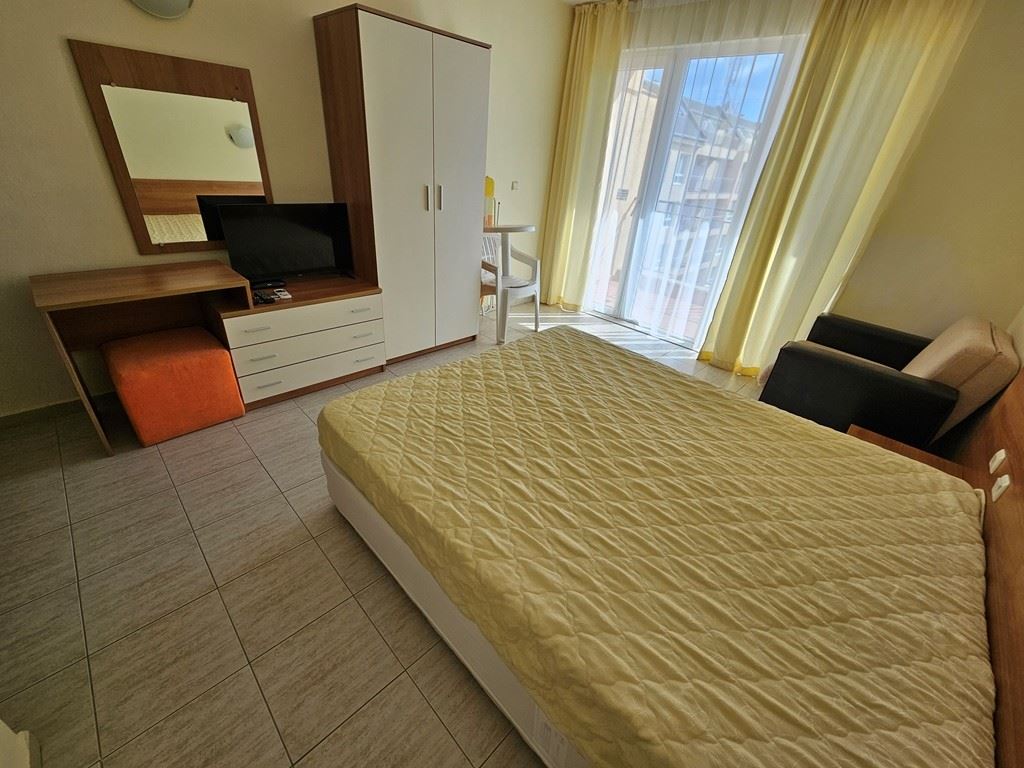 Stylish studio with panoramic pool view in Sunny Beach – ready for living and investment