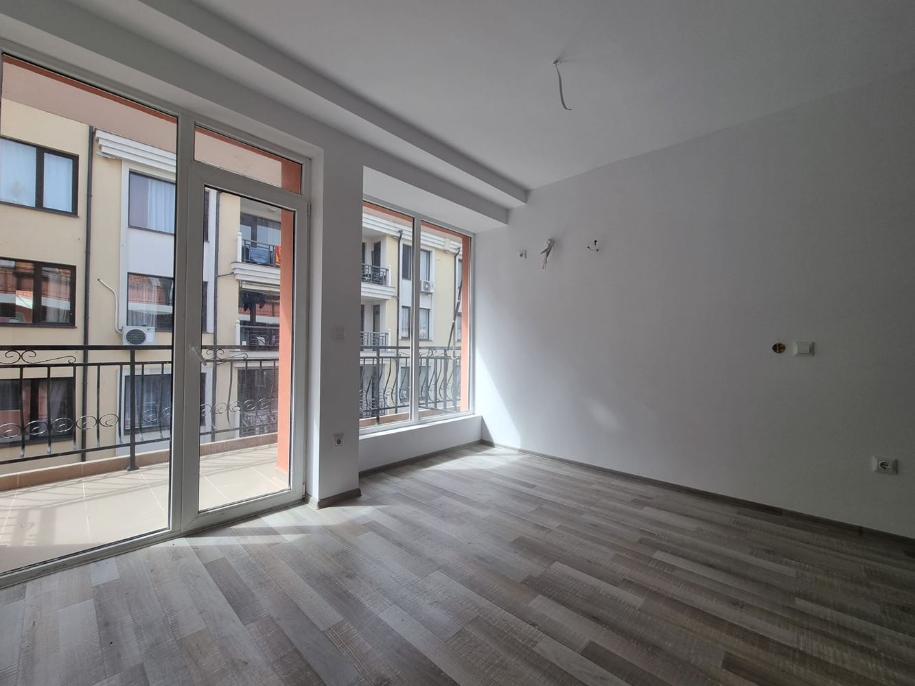 One-bedroom apartment in Sveti Vlas with no maintenance fee – comfort and tranquility 400 m from the sea