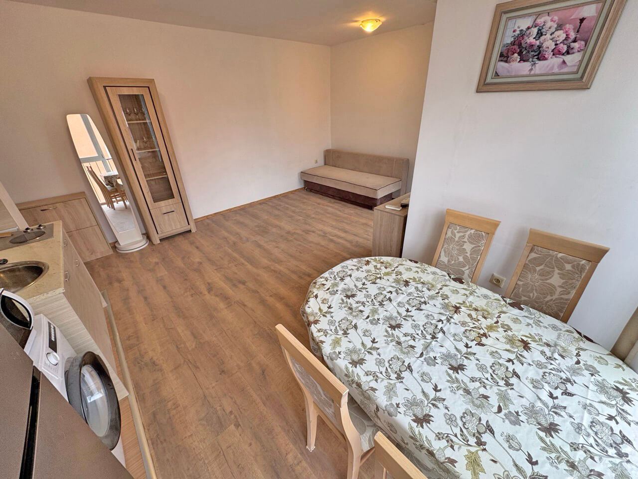 One-bedroom apartment with pool view in a prestigious complex in Sunny Beach