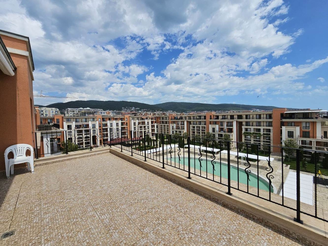 Sveti Vlas – three-bedroom apartment with direct panoramic sea view in a first-line complex