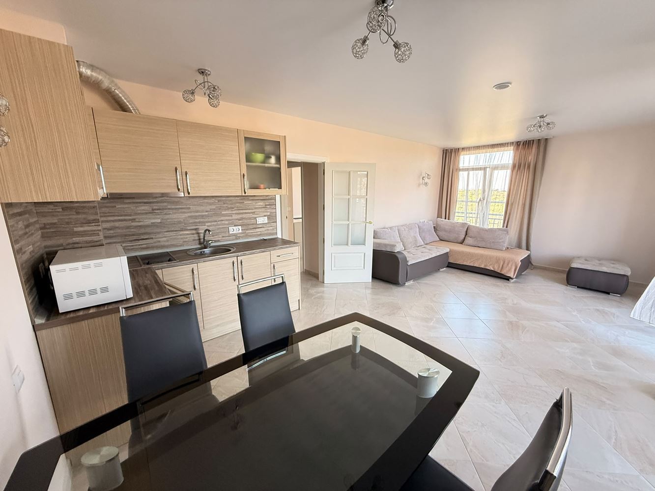 First-Line Apartment with Sea View – Fully Furnished Property in a Mediterranean-Style Complex