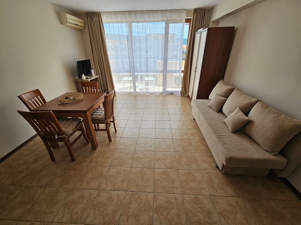 One-bedroom apartment with panoramic views and excellent location in Sunny Beach