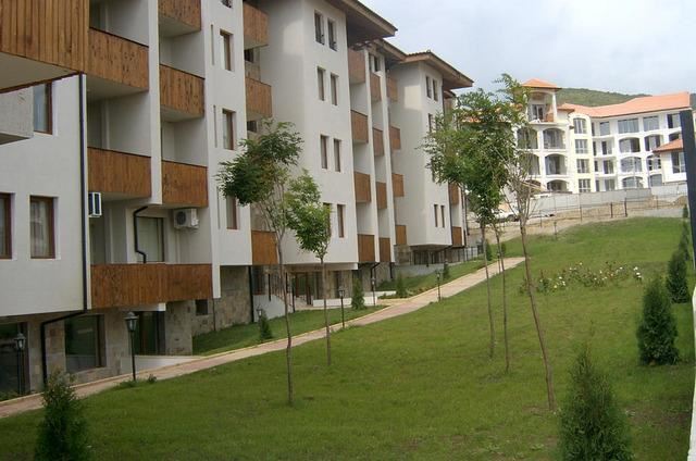 Spacious One-Bedroom Apartment with Sea View Just One Minute from the Beach in Sveti Vlas