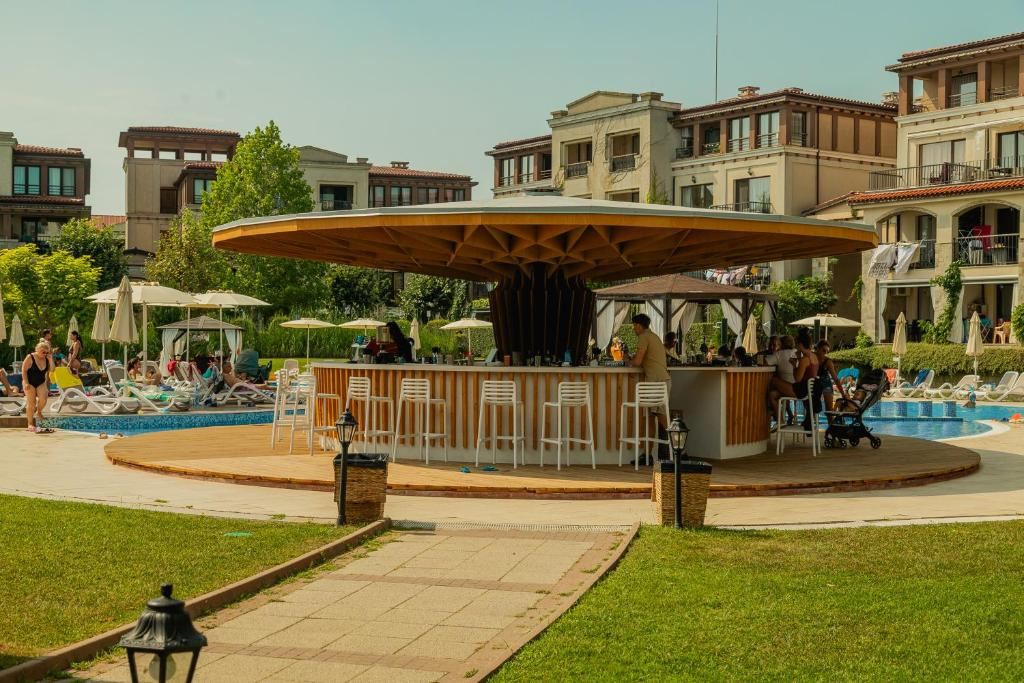 Furnished one-bedroom apartment in an elite complex with swimming pools and sports facilities