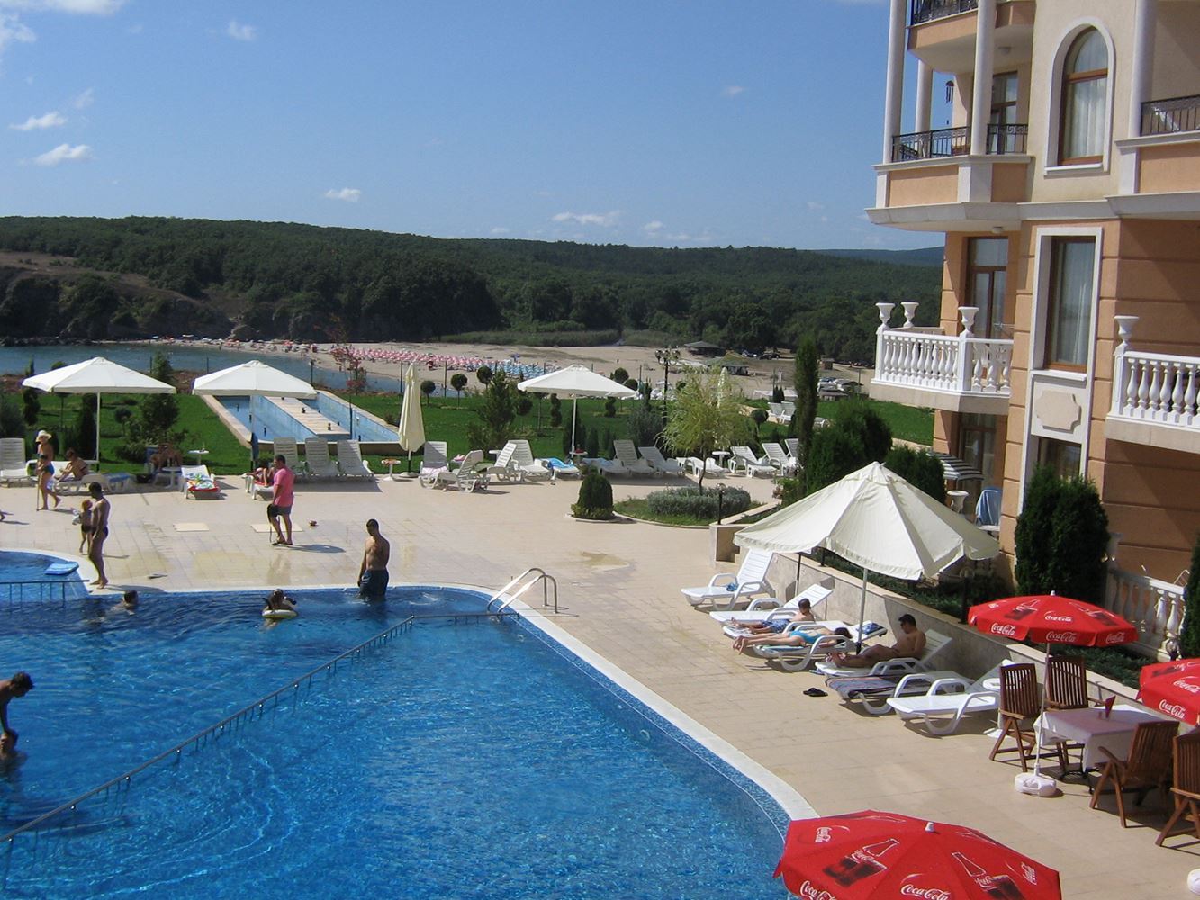 First line to Butamyata Beach! Furnished one-bedroom apartment with partial sea view in Sinemorets