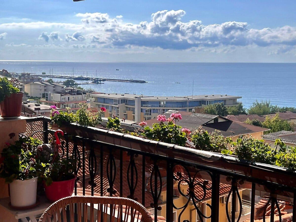 Comfortable Maisonette with Two Bedrooms and Sea Panorama in Sveti Vlas – A Property with a Prestigious Location and Impressive Views