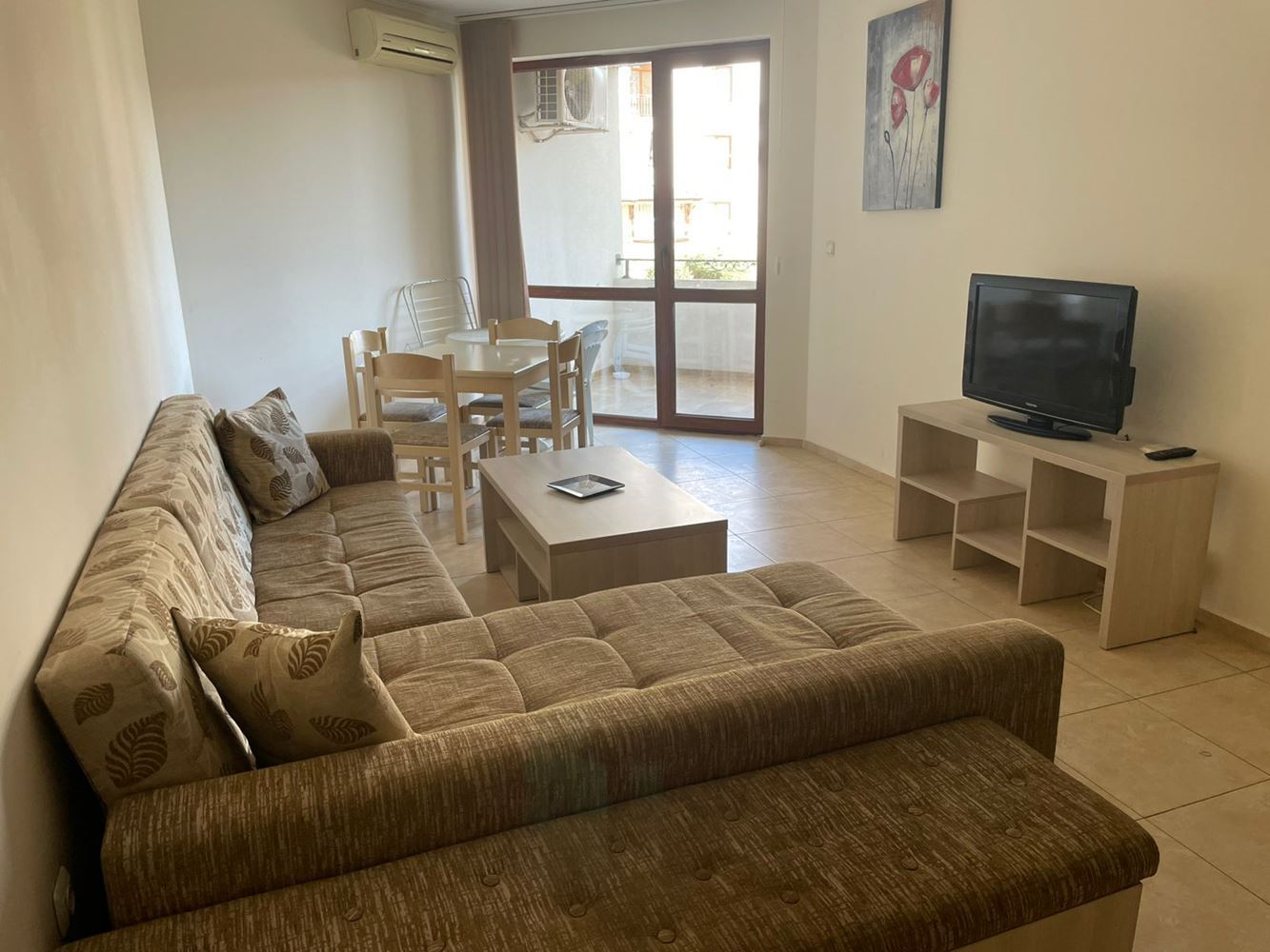 Stylish three-room apartment on the ground floor with a pool view – only 300 meters from the sea in Nessebar