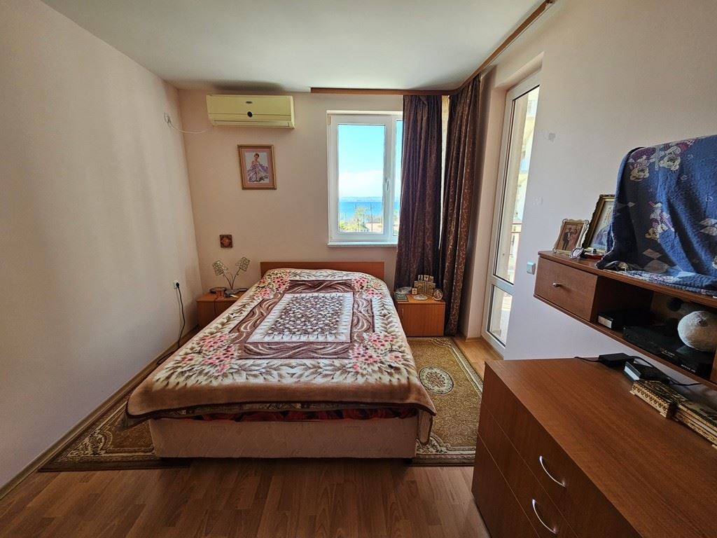 Sveti Vlas, beachfront – panoramic one-bedroom apartment with sea view from every room
