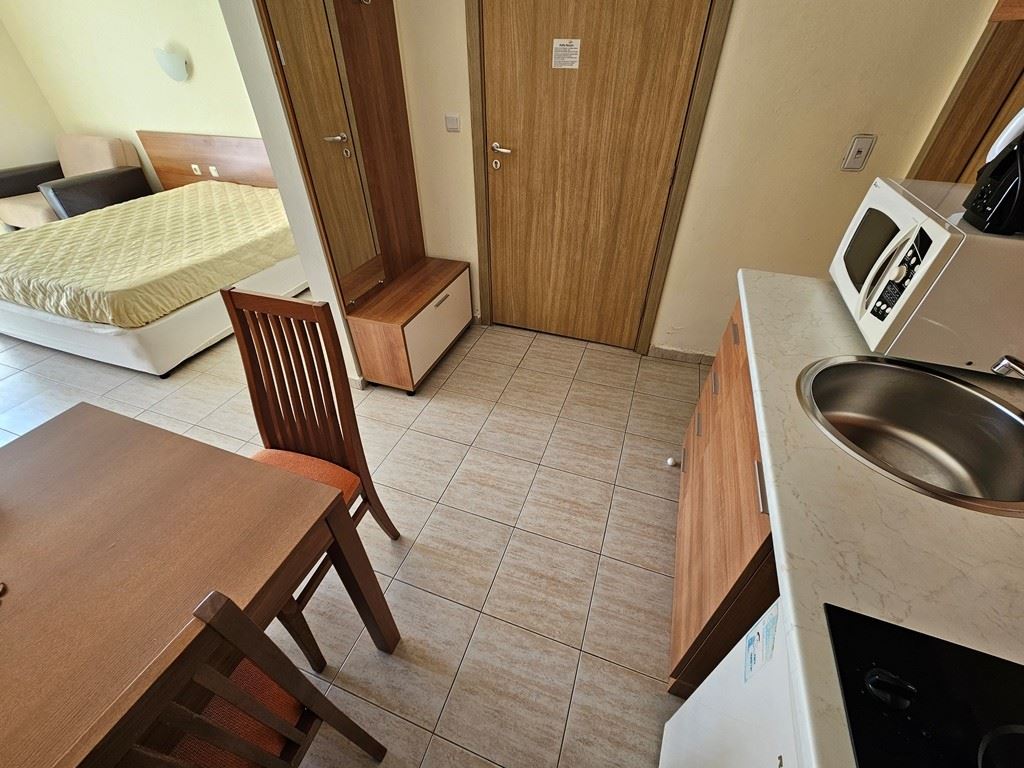 Stylish studio with panoramic pool view in Sunny Beach – ready for living and investment