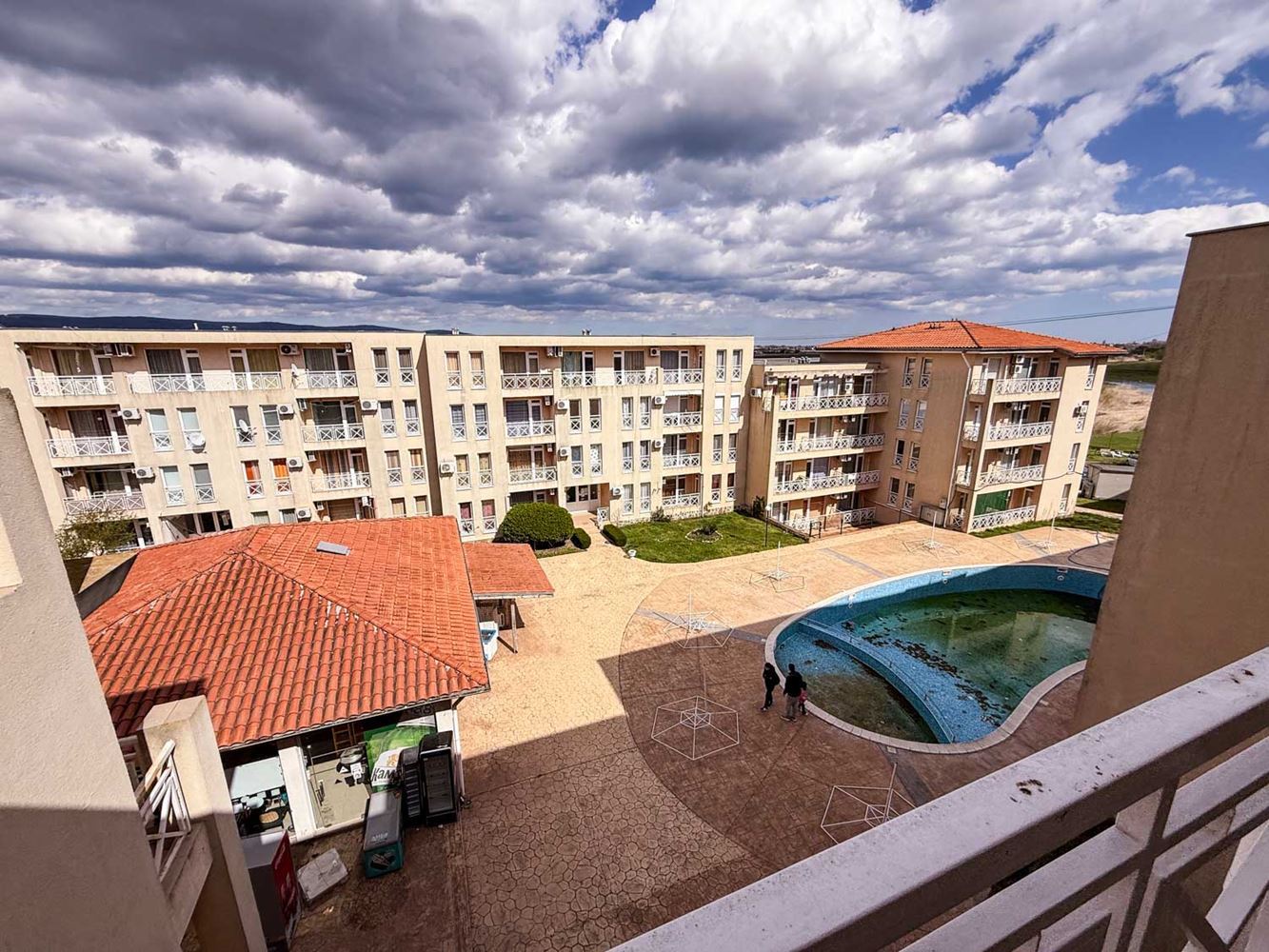 Three-room Apartment with Pool View in a Well-Maintained Complex near Sunny Beach