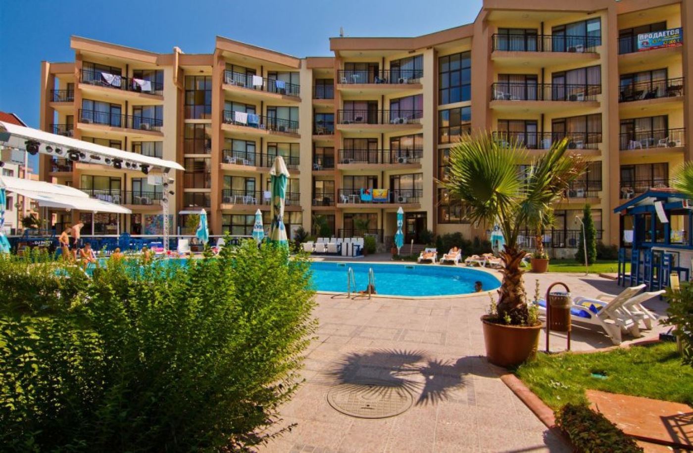 Spacious One-Bedroom Apartment in a Complex with a Swimming Pool and Excellent Amenities in Sunny Beach