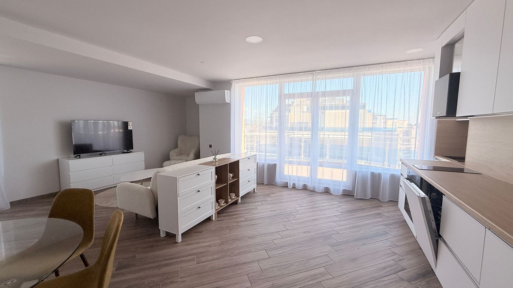 Luxury three-bedroom apartment on the first line in Ravda – space, prestige, and breathtaking sea panorama