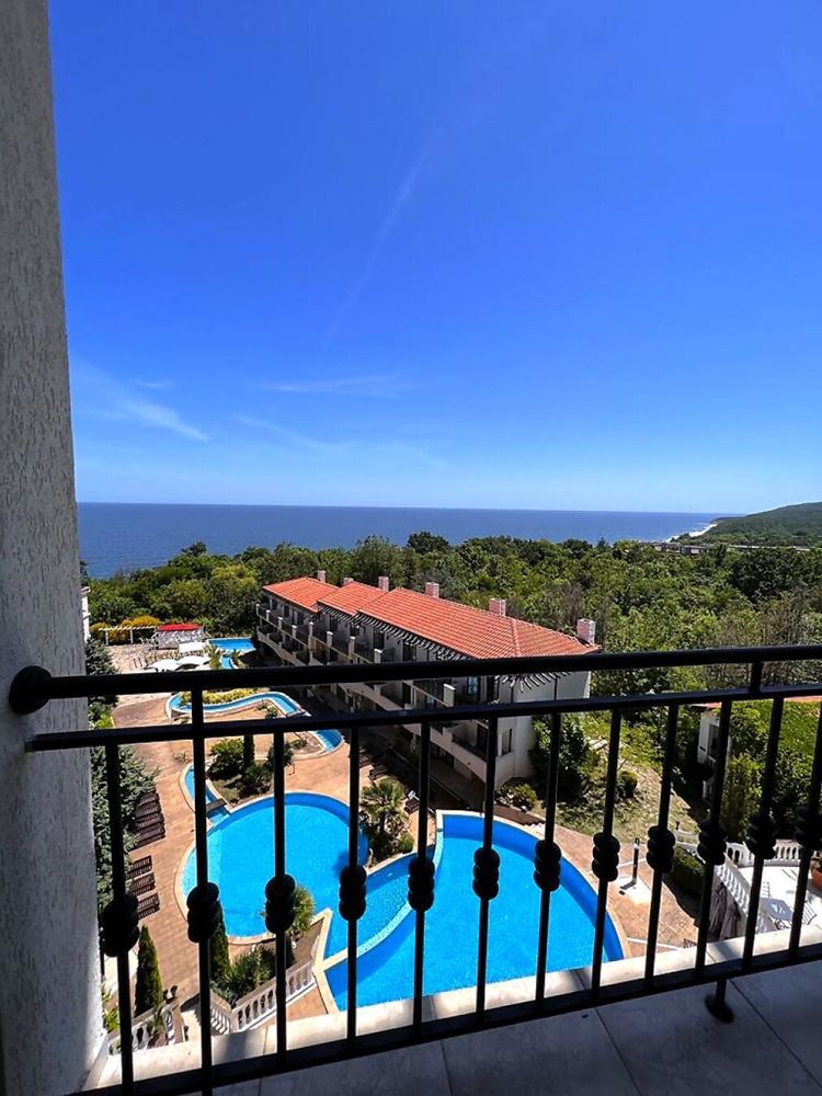 Wonderful One-Bedroom Apartment with Sea Views in a Luxury Seafront Complex in Obzor