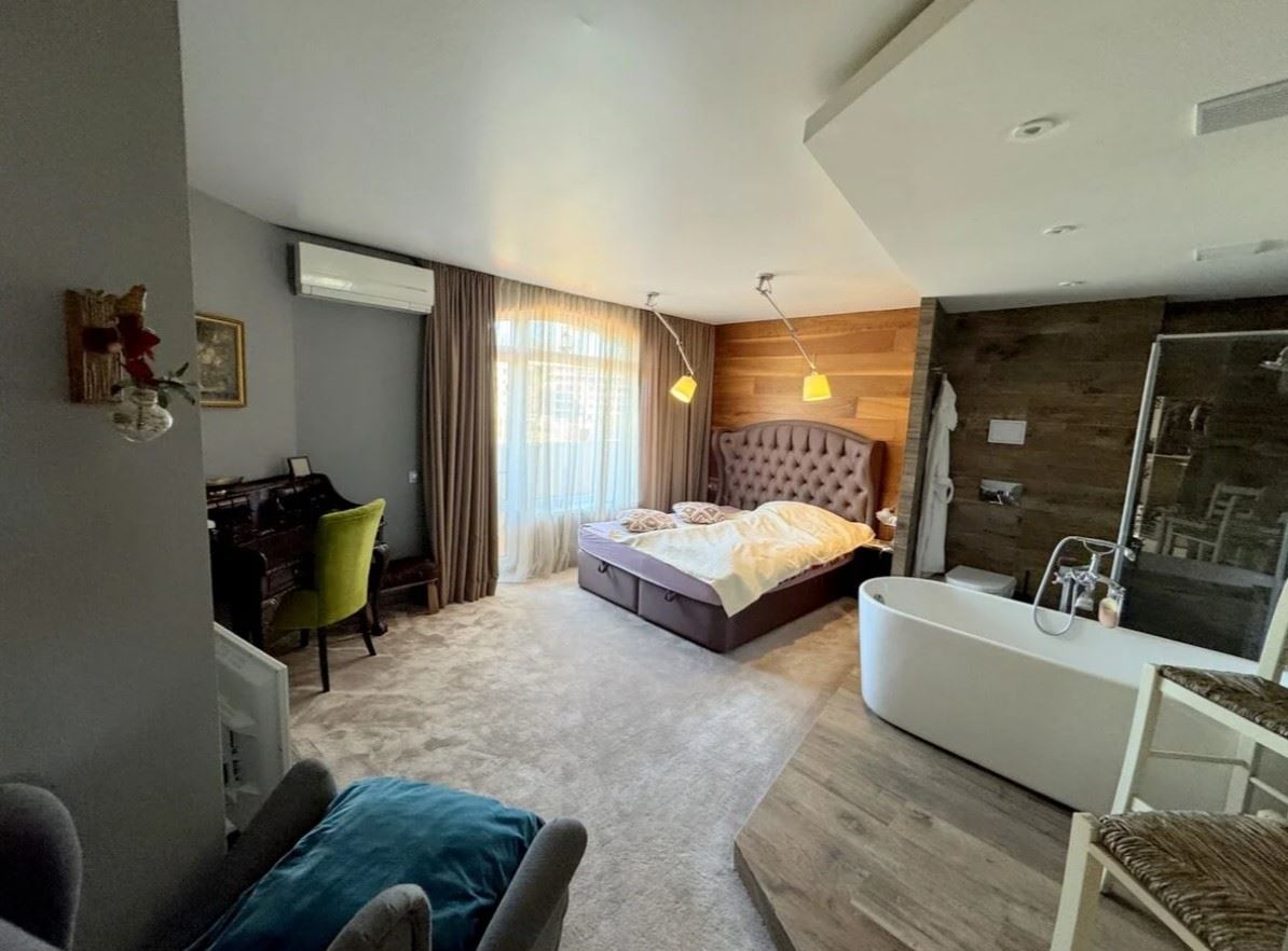 Apartment with three-bedroom in a prestigious gated complex in Saint Vlas – first line comfort and nature