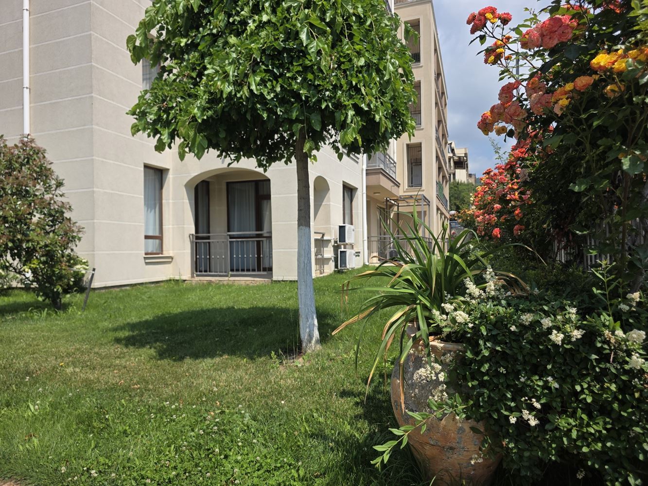 Sea Comfort with a Private Garden – One-Bedroom Apartment Just Steps from the Beach in Sveti Vlas