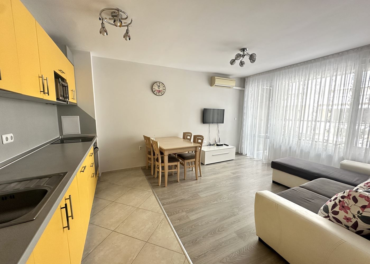 One-Bedroom Apartment 100 m from the Beach in Pomorie – Comfort, Convenience, and Sea View