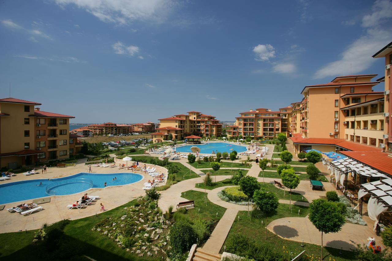 Furnished one-bedroom apartment with partial sea view and excellent infrastructure