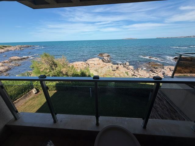 Spacious Apartment with 2 Bedrooms on the First Sea Line with Frontal Panoramic Sea View
