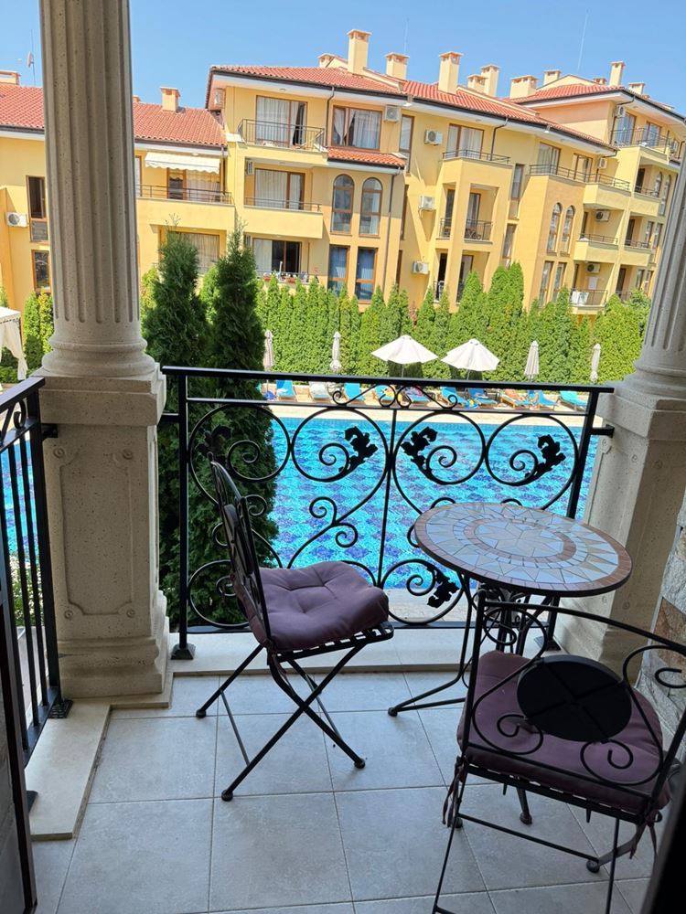 Luxury duplex apartment with spacious veranda and pool view in Sveti Vlas