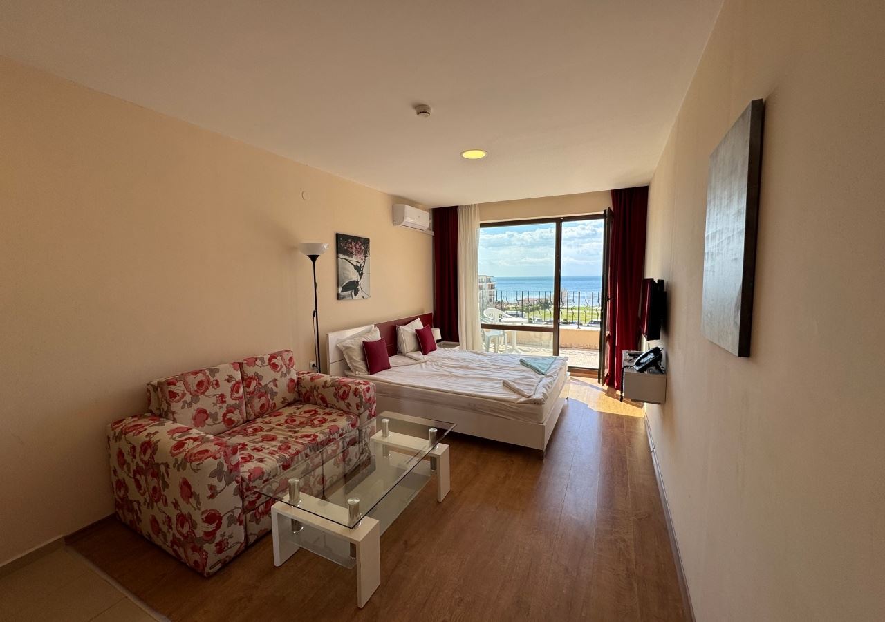 First-line studio with sea view in a luxury complex – fully furnished and ready to use