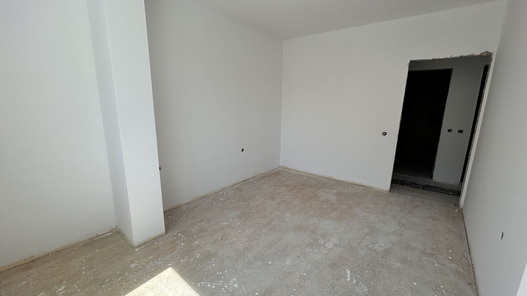 Apartment with Two Bedrooms, South Exposure on the First Sea Line – Space, Comfort and Excellent Investment Opportunity