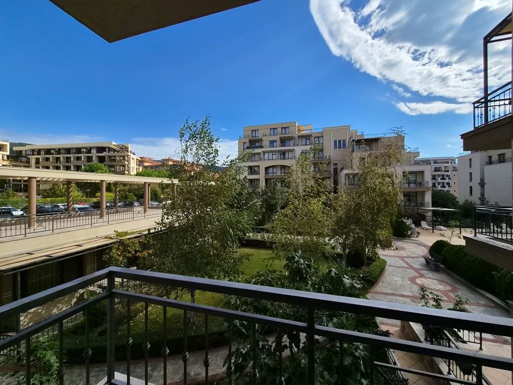 Apartment in Sveti Vlas 300 m from the Beach – Excellent Location, Luxury Complex with Mediterranean Atmosphere