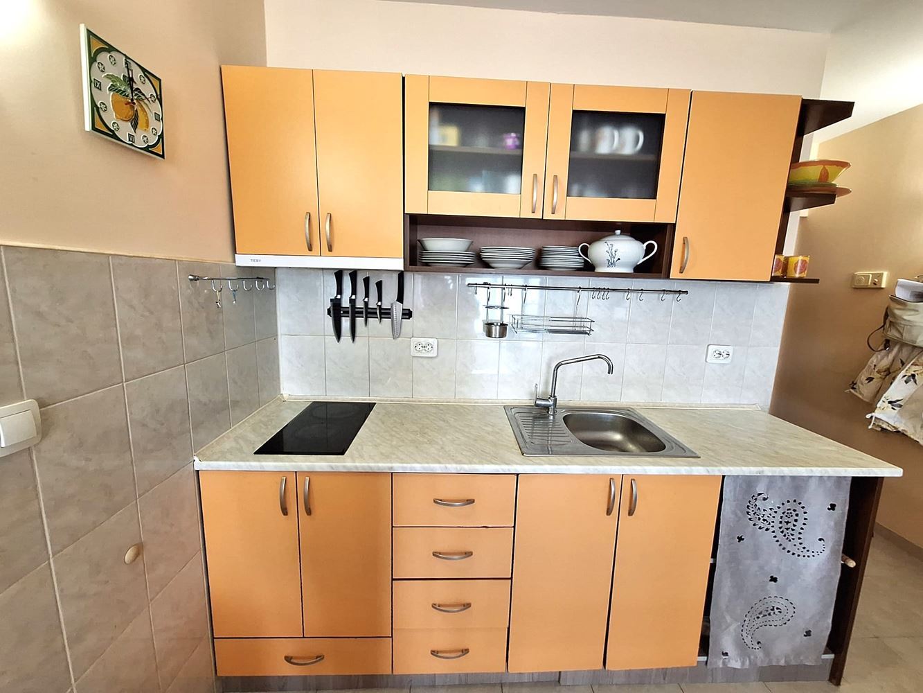 Spacious and Fully Furnished One-Bedroom Apartment Near the Beach