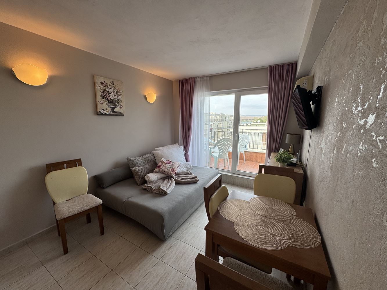 One-bedroom apartment with panoramic views in the heart of Sunny Beach