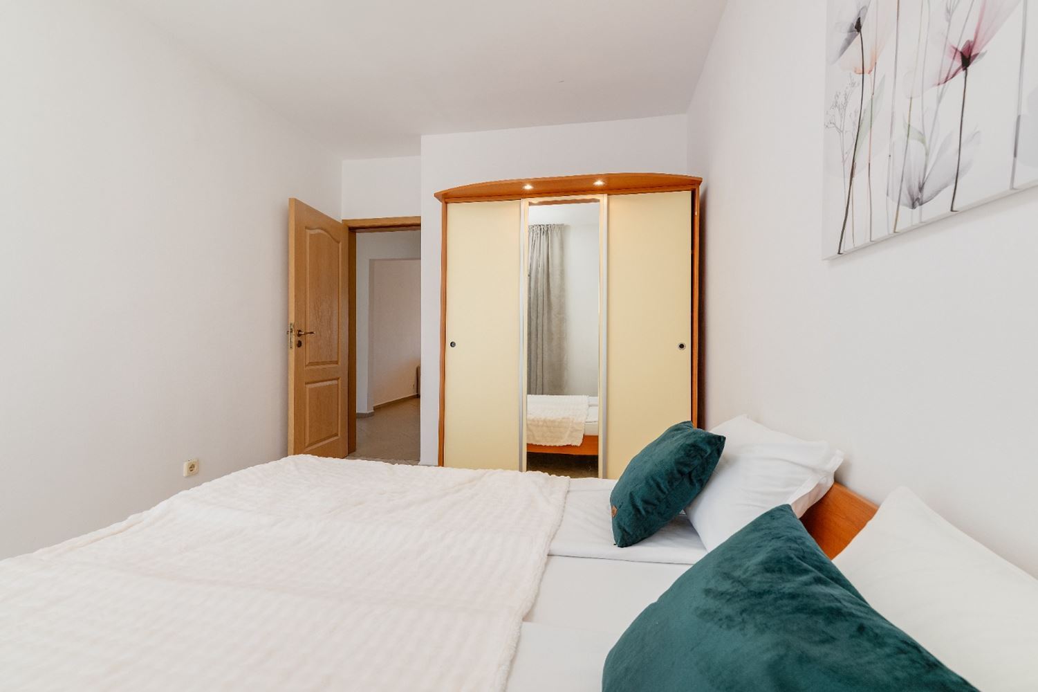 Spacious Apartment with Pool View in Sunny Beach – An Excellent Choice for Holidays and Investment