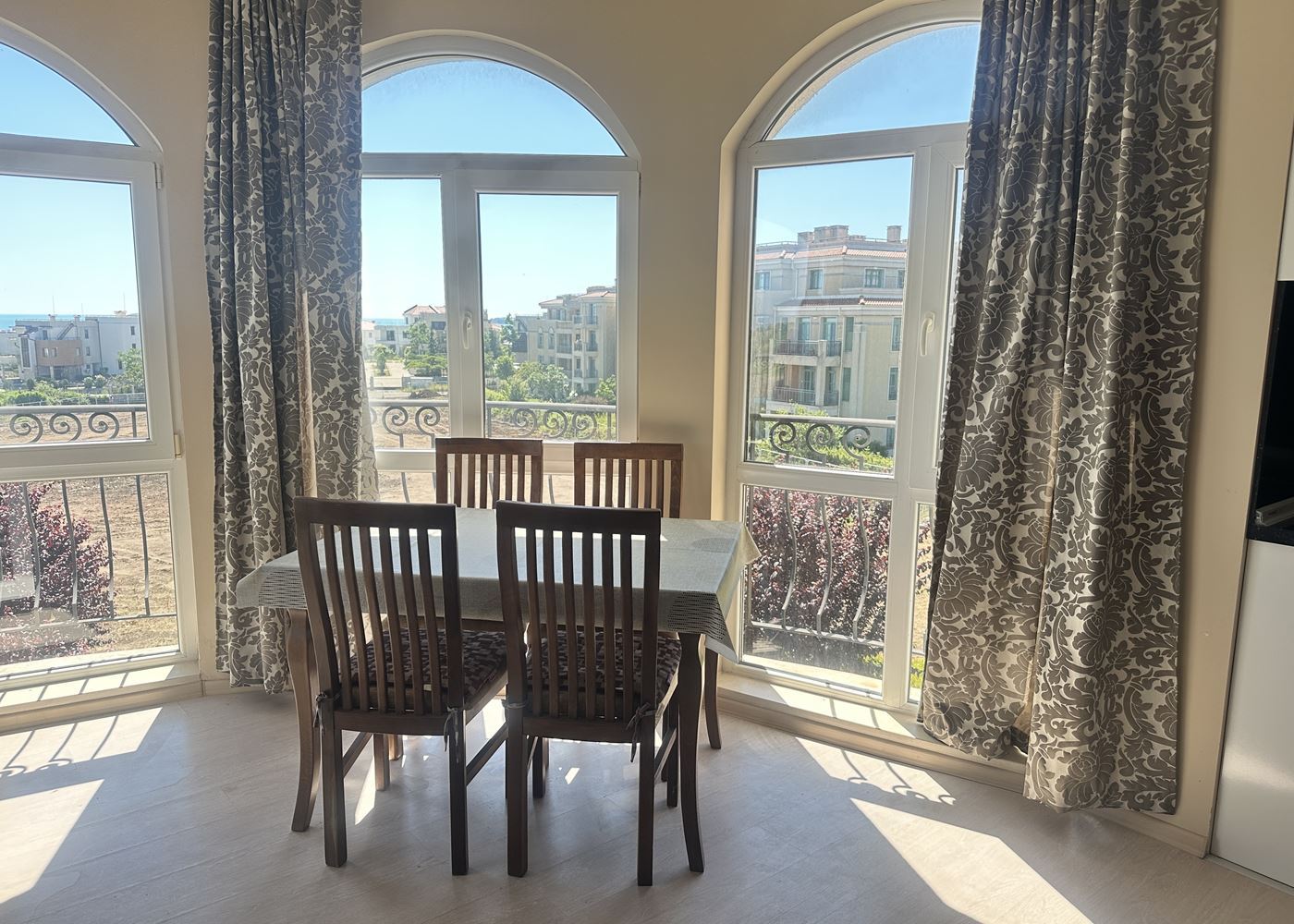 Spacious one-bedroom apartment with panoramic sea view in Chernomorets – a ready home by the sea