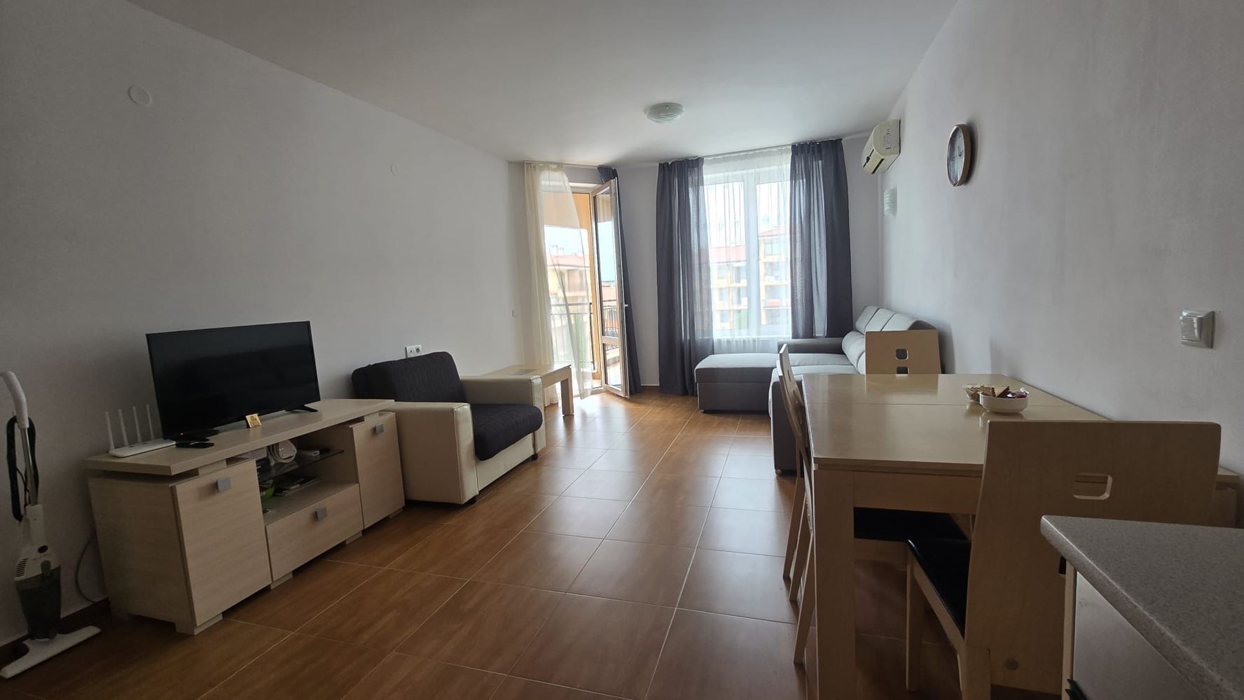 One-Bedroom Apartment with Pool View in Sveti Vlas – Just Steps from the Sea
