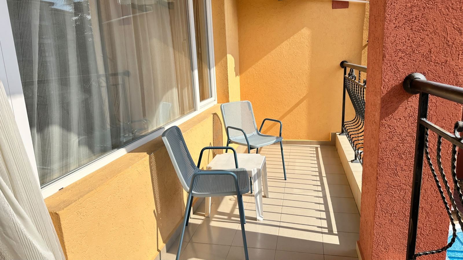 Bright two-bedroom apartment in a quiet area of Nessebar with a low maintenance fee