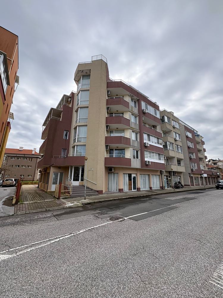 One-bedroom apartment in Pomorie – excellent location only 400 m from the sea and the city center