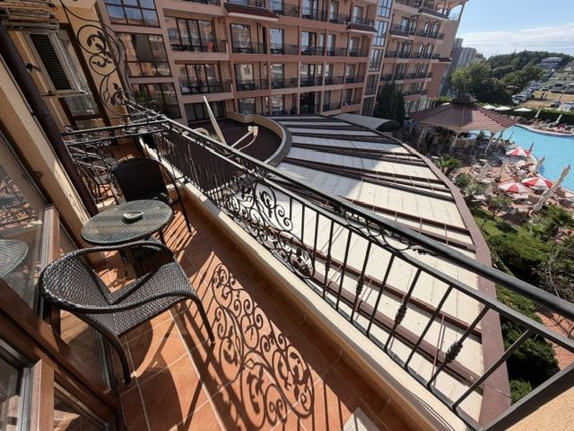Sunny Beach: Spacious One-Bedroom Apartment with Pool View, 400 Metres from Cacao Beach