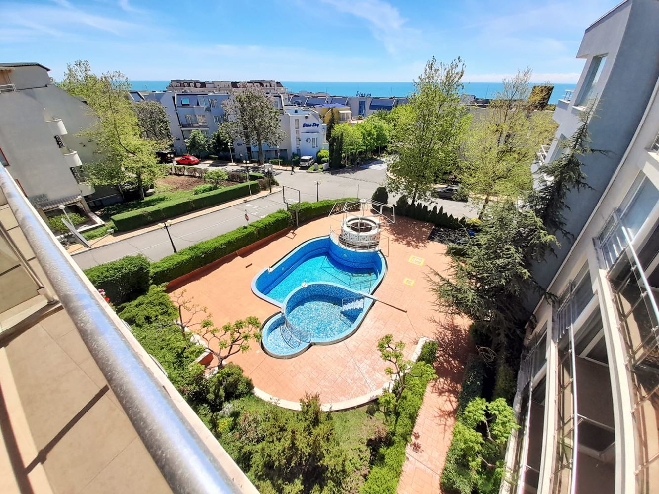 Spacious studio with pool view in a quiet complex in Sveti Vlas – comfort and coziness by the sea