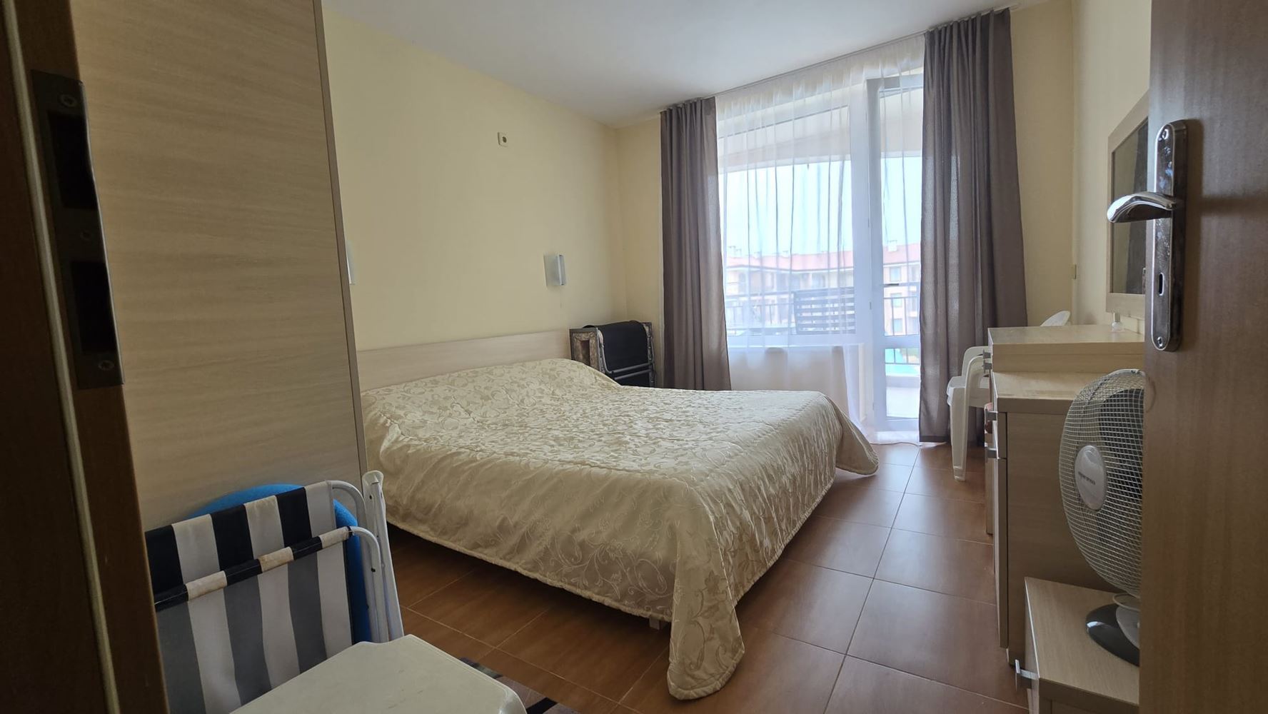 One-Bedroom Apartment with Pool View in Sveti Vlas – Just Steps from the Sea